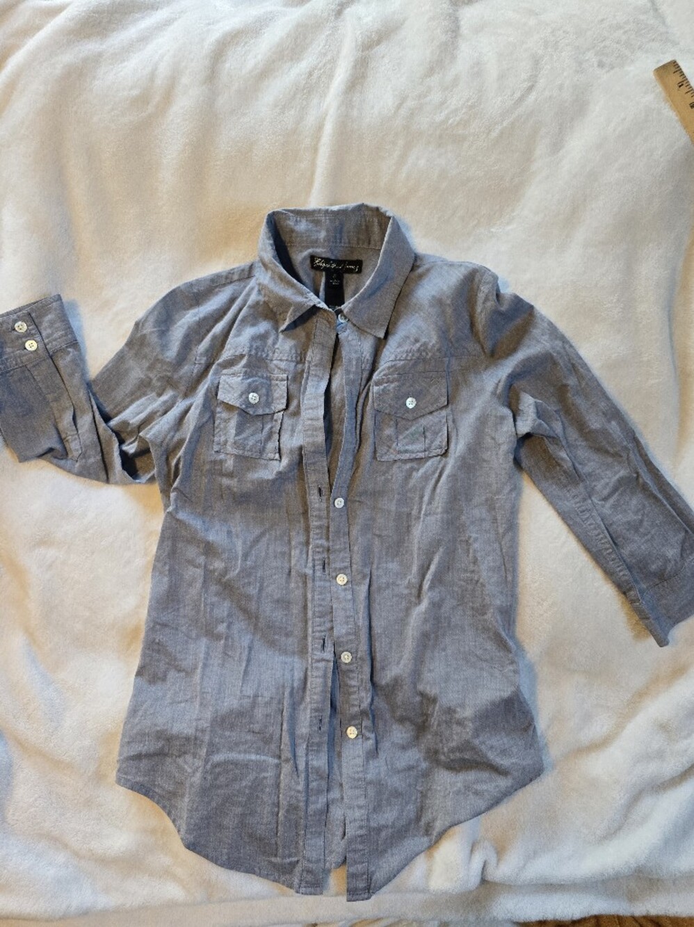 Elizabeth & James Blue Chambray 3/4 Sleeve Button Up Shirt